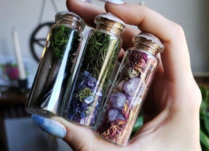 Frascos de Hechizos de @thethrifthywitch