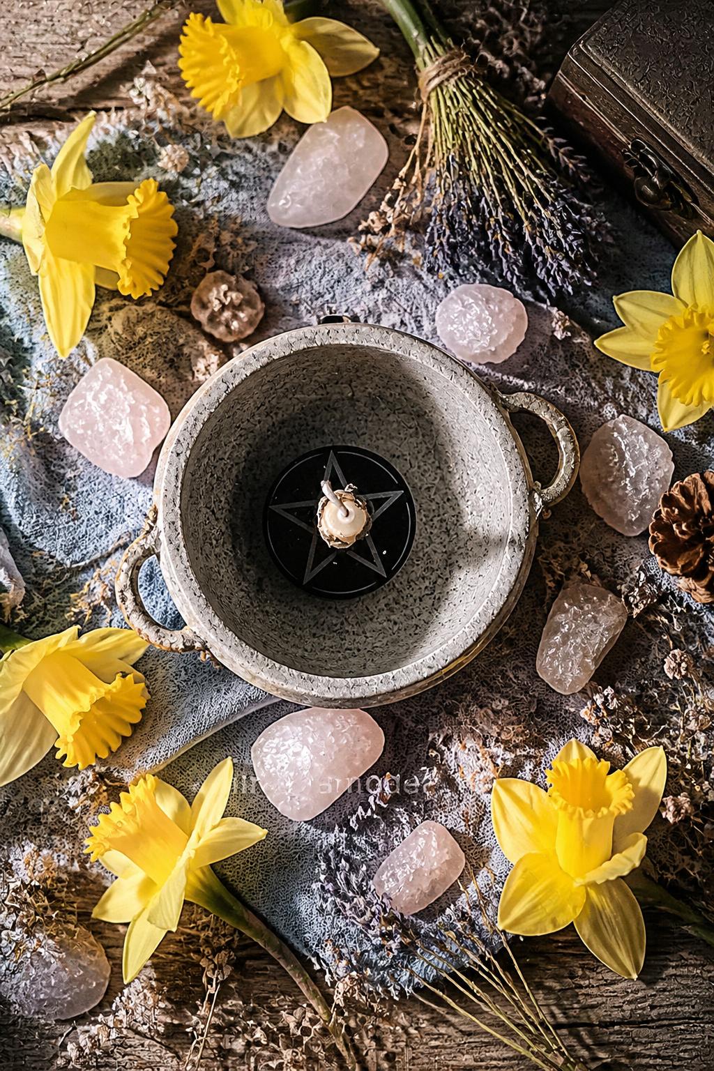 Rituels Wicca pour les Nouveaux Départs : Accueillir l'Année avec des Intentions Magiques