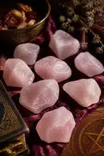 Cristales y Piedras en la Brujería