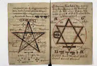 Ancien Manuscrit de Sorcellerie Médiévale en Latin - I