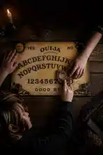 Podemos invocar demônios com o tabuleiro ouija?