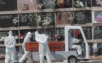 Die Gräber eines Zivilwächters und eines Nationalpolizisten in einem Voodoo-Ritual entweiht